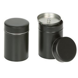 Tabakdosen: Traditionelle Dose für ca. 100 Gramm Tee; runde Stülpdeckeldose mit Innendeckel schwarz aus Weißblech.