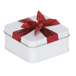 Blechdosen: Geschenkverpackung aus Blech; quadratische Stülpdeckeldose aus Weißblech. Weiß, mit aufgedrucktem rotem Geschenkband.
