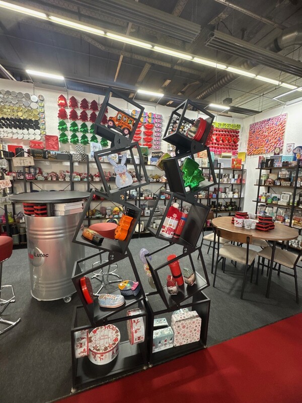ADV PAX Lutec Messestand christmasworld 2026 Frankfurt, B2B Verpackungslösungen, Weißblechdosen, Sonderformen, Regalaufbau