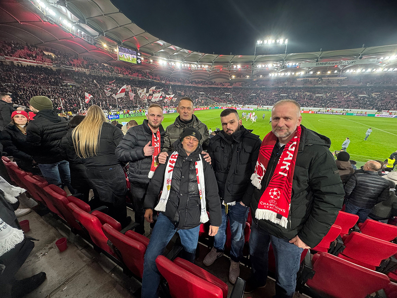 ADV PAX Lutec Team auf der Haupttribüne beim Europa-League-Spiel VfB Stuttgart vs. Young Boys Bern am 29. Januar 2026 in Stuttgart, Spiel im Hintergrund