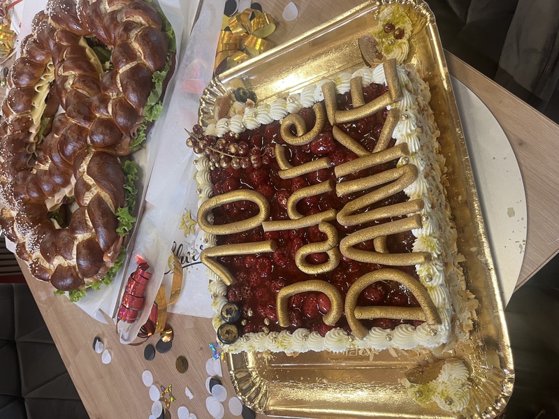 Jubiläumskuchen zum 10-jährigen Mitarbeiterjubiläum beim Weißblechdosen-Hersteller ADV PAX Lutec