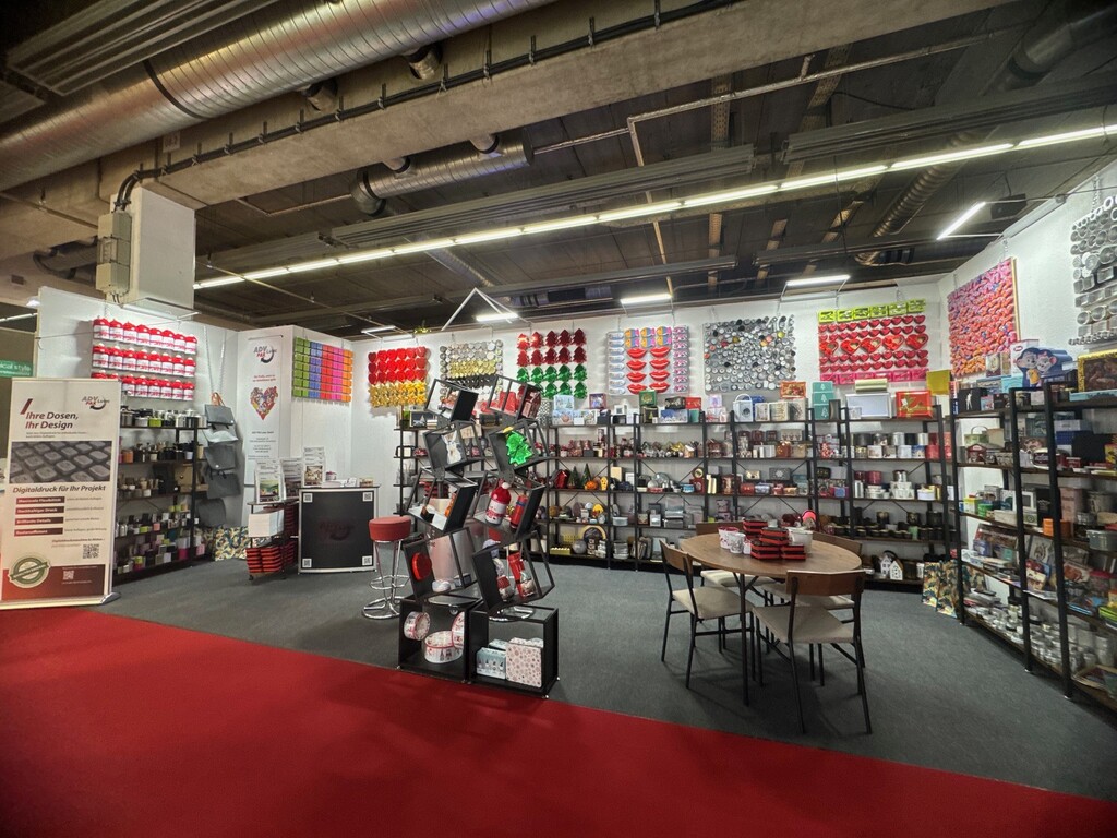 ADV PAX Lutec Messestand christmasworld 2026 Frankfurt, B2B Verpackungslösungen, Weißblechdosen, Sonderformen, alternative Perspektive