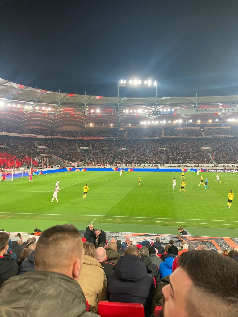 Europa-League-Spiel VfB Stuttgart vs. Young Boys Bern am 29. Januar 2026, Team von ADV PAX Lutec verfolgt das spannende 3:2-Spiel in Stuttgart