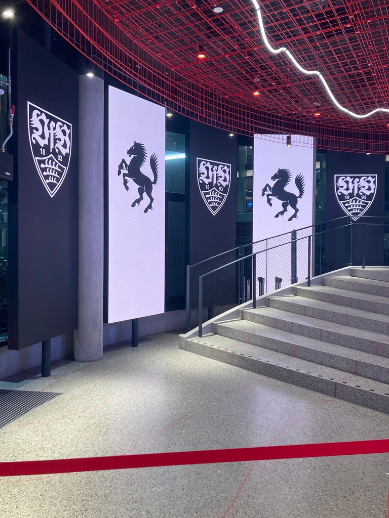 ADV PAX Lutec Teamabend Europa-League Stuttgart 2026, VFB Business-Banner, Weißblechdosen Spezialist