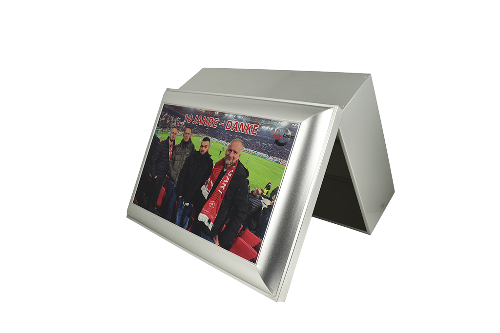 Personalisierte Dose mit Digitaldruck als Geschenk für den Mitarbeiter zum Jubiläum bei ADV PAX Lutec GmbH