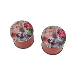 Pralinendosen: kleine Dose für Pralinen, Motiv klassische Musik mit Rose; runde Stülpdeckeldose, aus Weißblech.