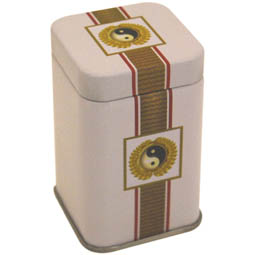 Tee Yin Yang, Dose für ca. 25g Tee; quadratische Stülpdeckeldose, weiß, bedruckt mit Yin Yang Motiv, aus Weißblech.